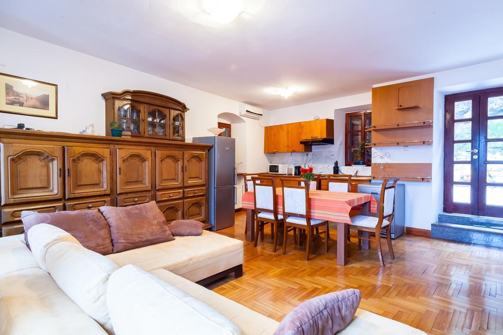 Villa & Apartments Perasto Bagian luar foto