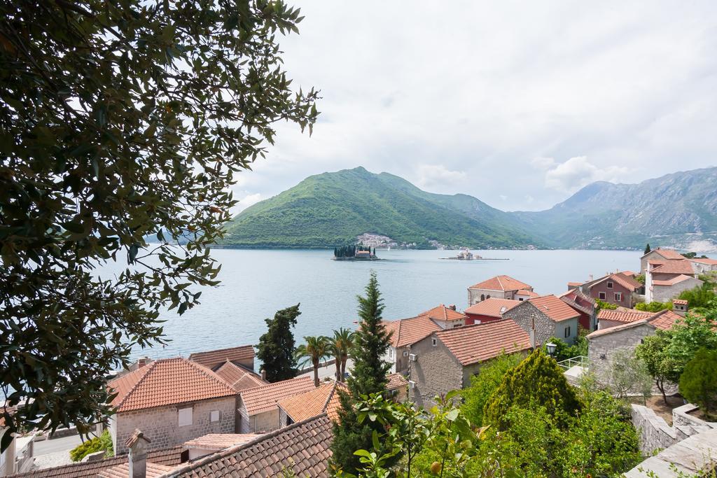 Villa & Apartments Perasto Bagian luar foto