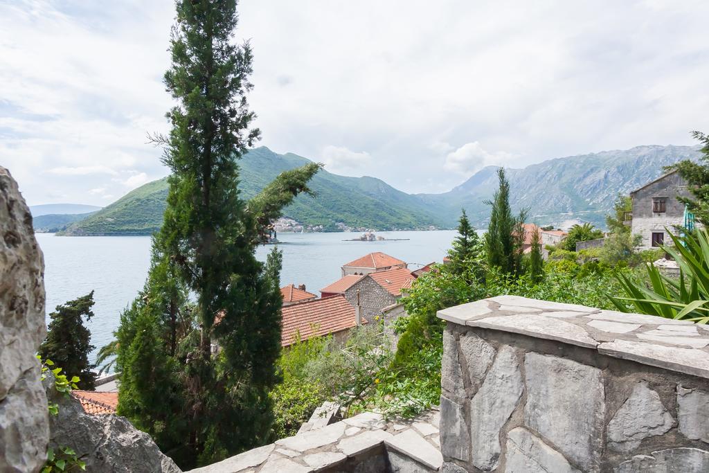 Villa & Apartments Perasto Bagian luar foto