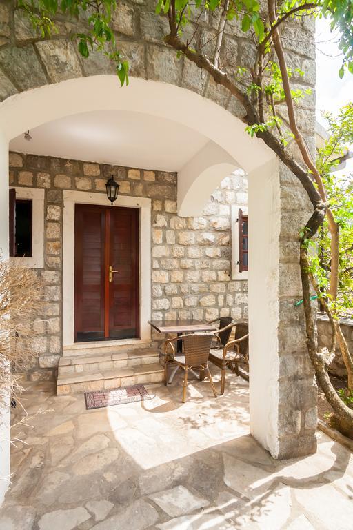 Villa & Apartments Perasto Bagian luar foto