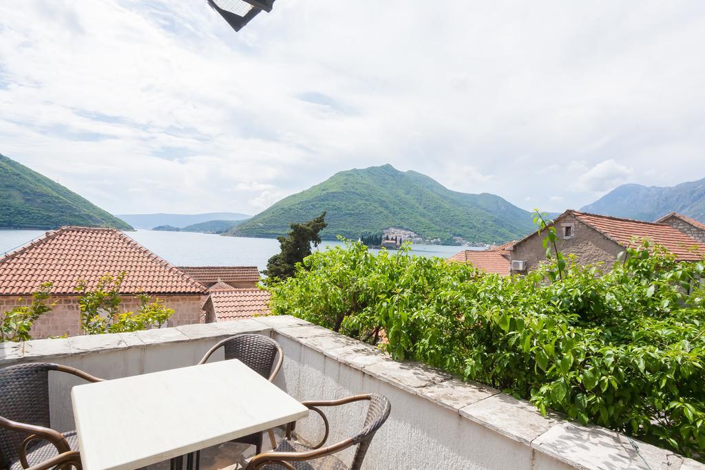 Villa & Apartments Perasto Bagian luar foto