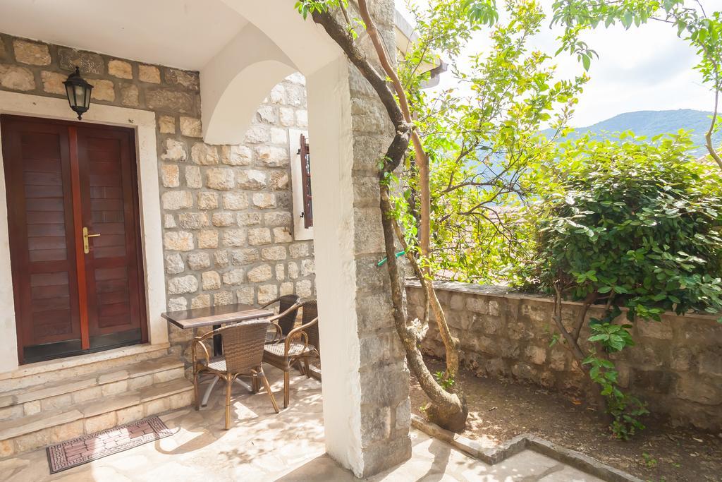Villa & Apartments Perasto Bagian luar foto