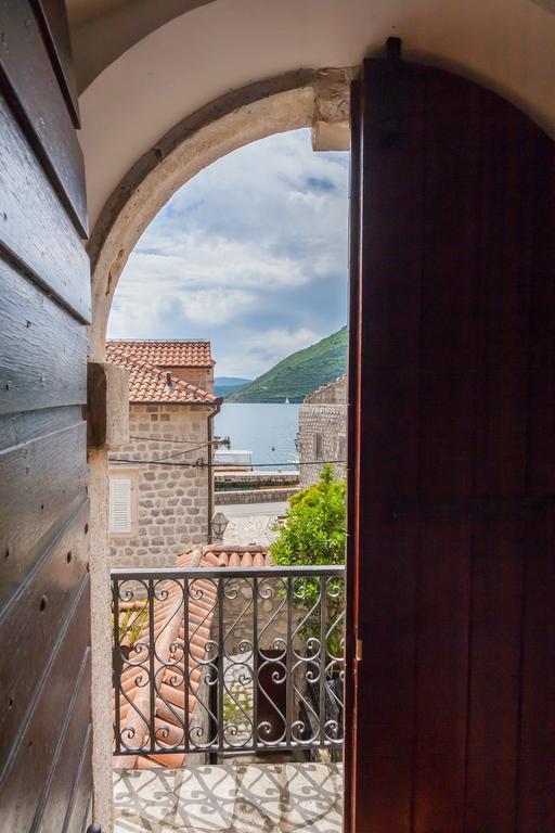 Villa & Apartments Perasto Bagian luar foto