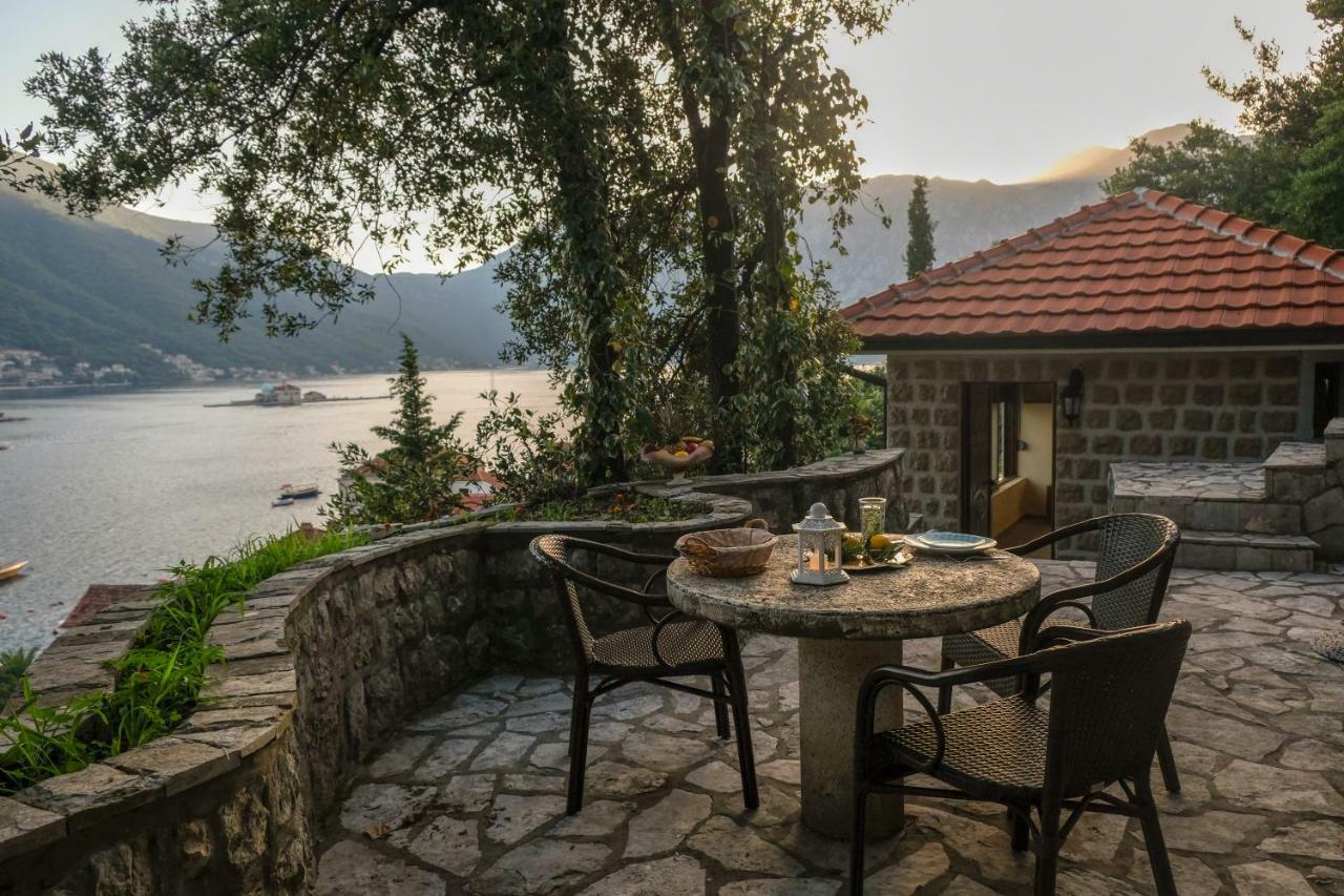 Villa & Apartments Perasto Bagian luar foto