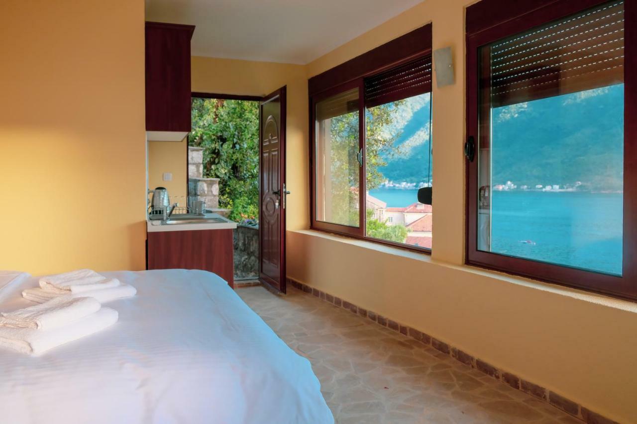 Villa & Apartments Perasto Bagian luar foto