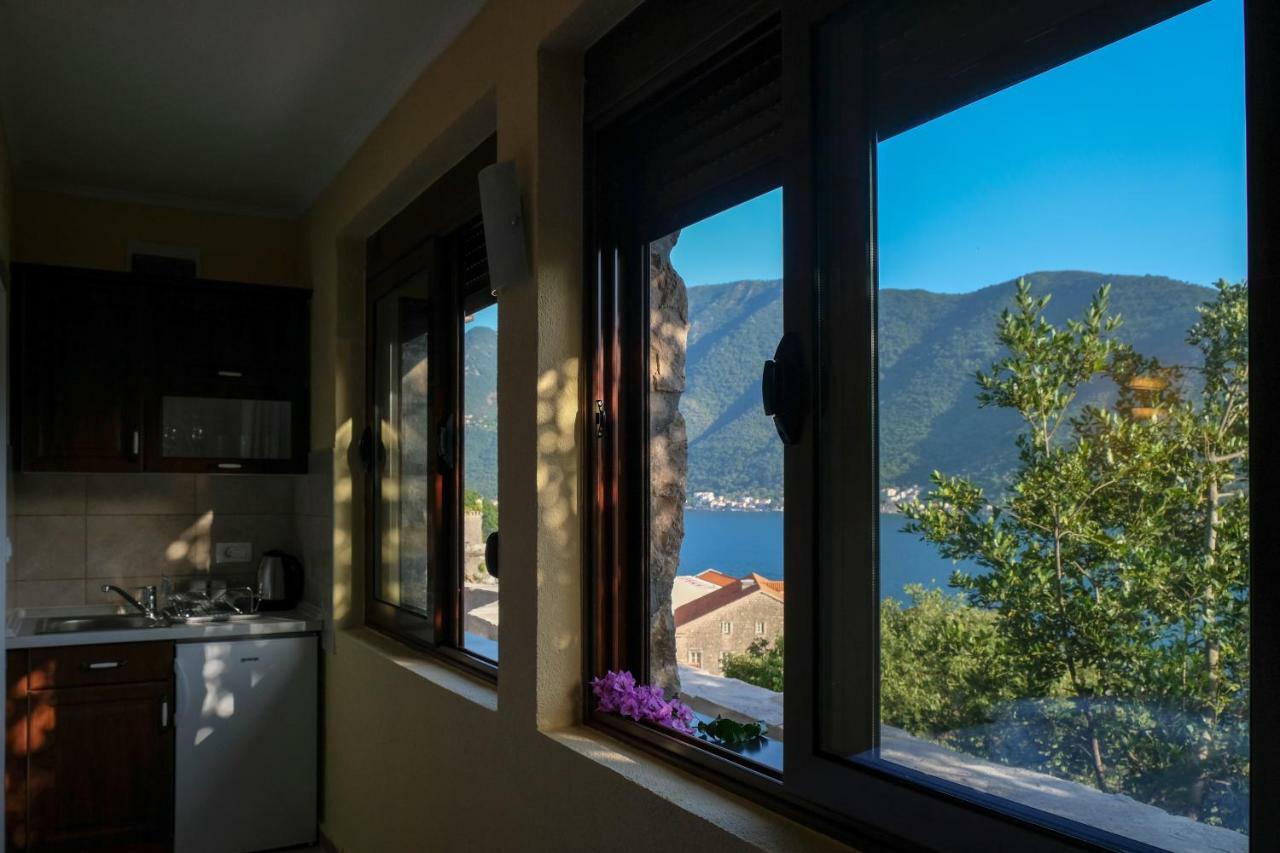 Villa & Apartments Perasto Bagian luar foto