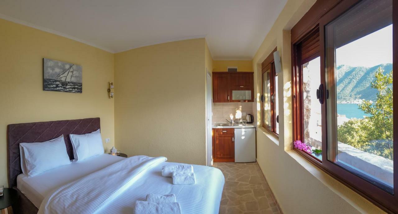 Villa & Apartments Perasto Bagian luar foto